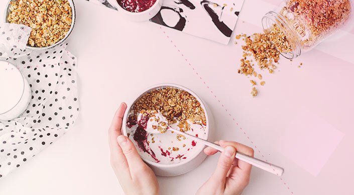 Beneficios del yogur: mucho más que un postre